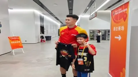 美国女足2025世界杯首战3-0大胜越南，史密斯梅开二度 越南女足颗粒无收